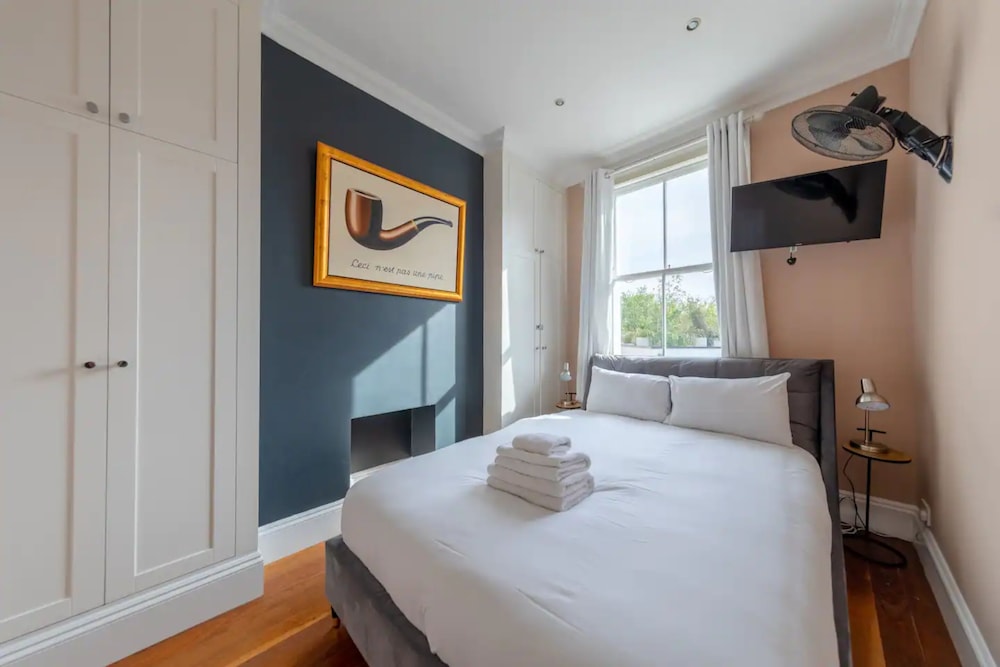 Stylish 2 Bedroom Home in Islington With Garden