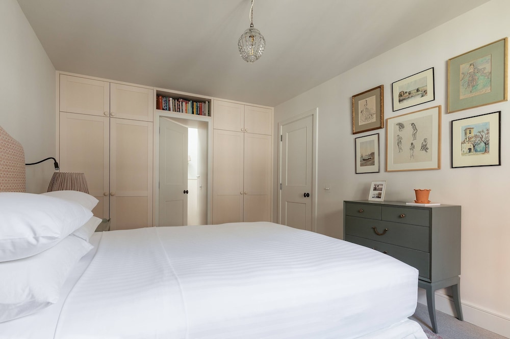 Cranley Mews VI by Onefinestay