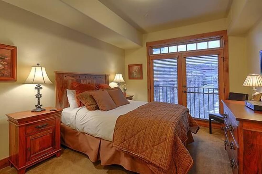 5305 Emerald Lodge, Trappeur's Crossing Apartment 4