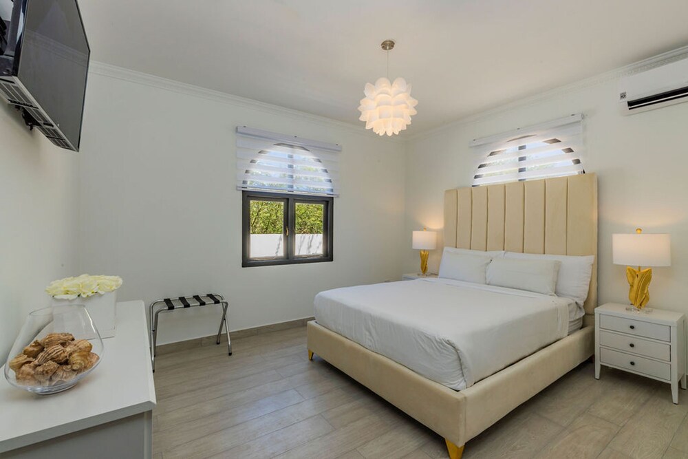 Tides Villa 4BR Private Pool Walk to the Beach
