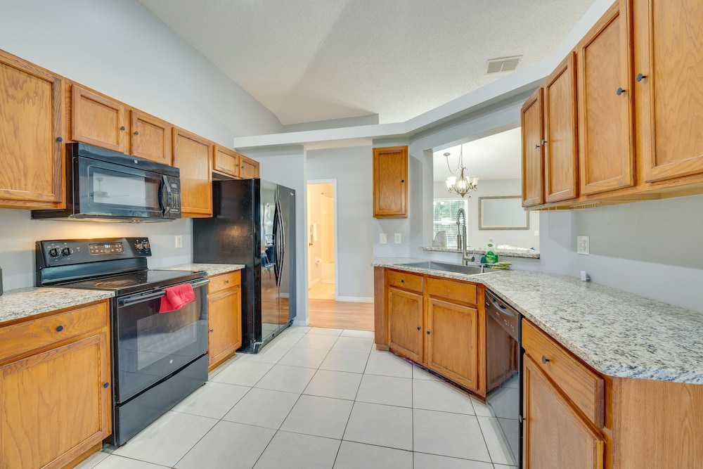Gorgeous Kissimmee Oasis w/ Community Pool! view 4