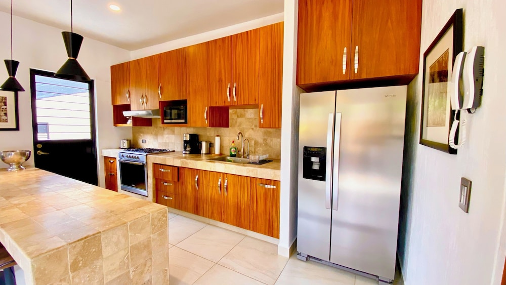 Ajijic Modern 1 Bedroom Guesthouse -patio - BBQ - Bikes - Gym - Pickleball Court