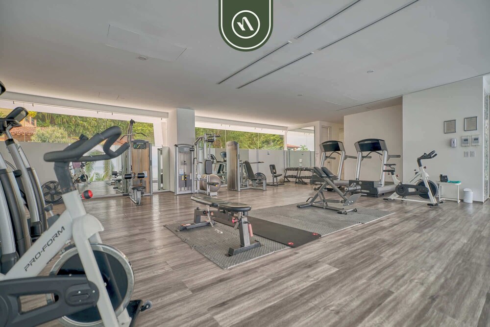 Oceanview Luxury Condo - Private Beach - Rooftpop