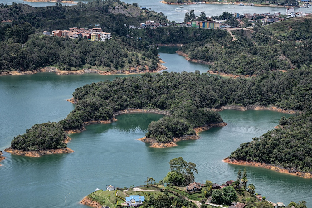VOLARE GUATAPE