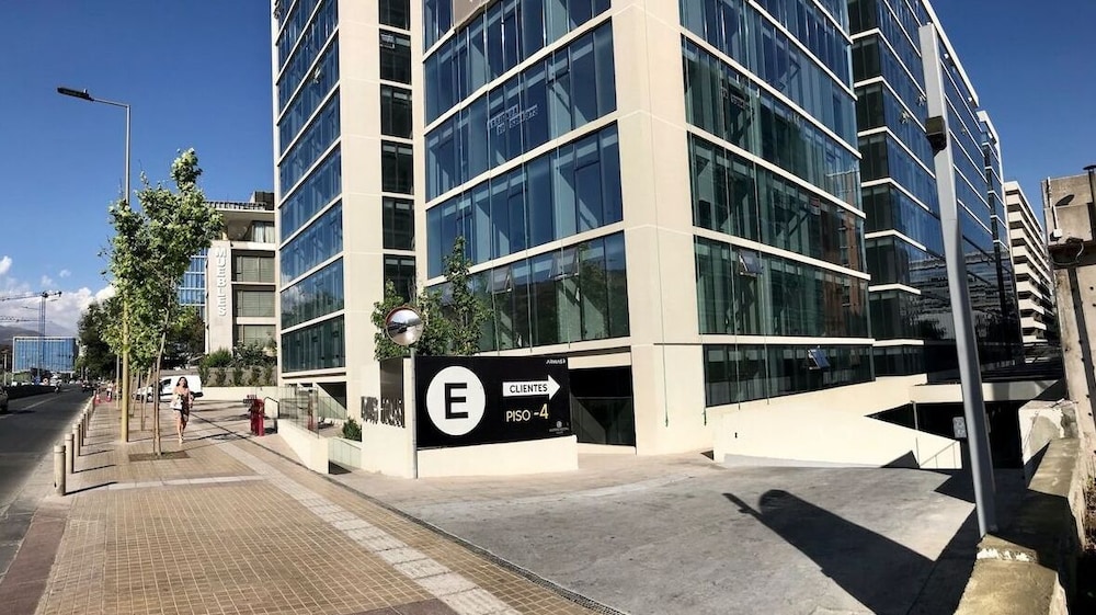 Atractivo y moderno estudio en Clínica Las Condes