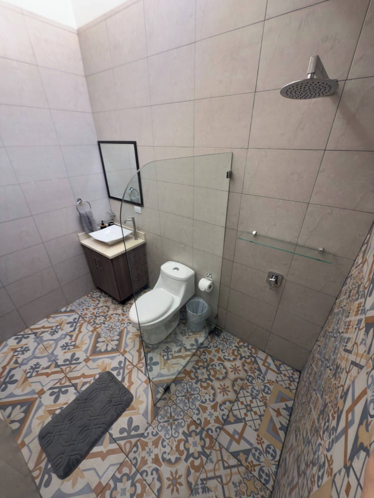 Fully Equipped 3 Beds 2 Cars 20-min Airport
