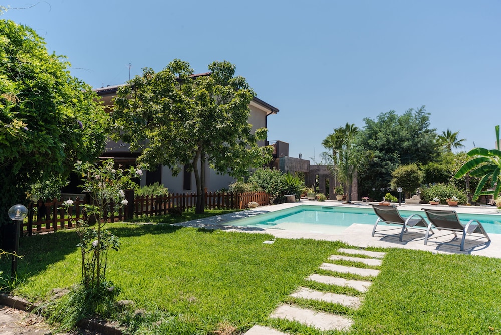 Etnea Home With Pool