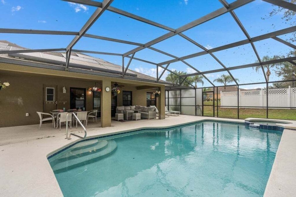 Legacy Park Villa: 5br, Pool, Spa & Near Disney 5 Bedroom Villa