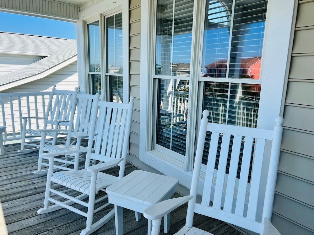 Le Tournesol 4 Bedroom Home by RedAwning - Property Image 13