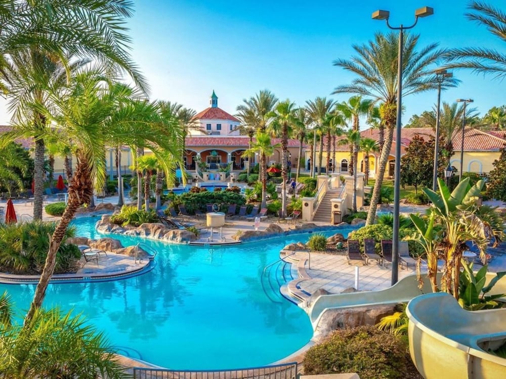 Lynval's Regal Palms Resort Townhome