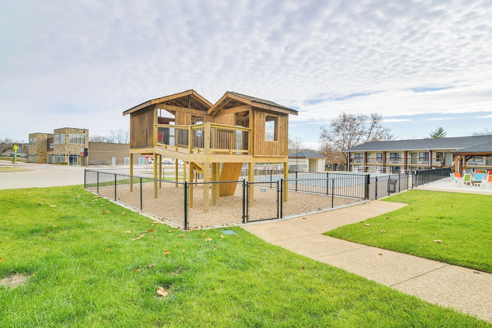 Walk to Branson Landing! Condo w/ Community Pools