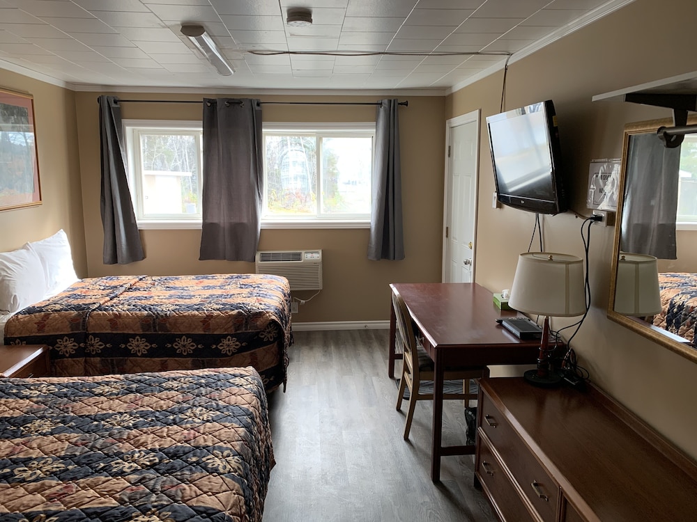 Village Inn & Suites