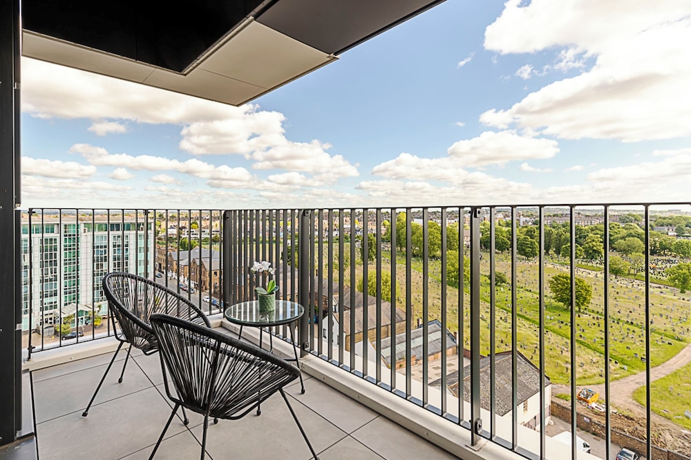 Sleek and Stylish 9th Floor Apartment