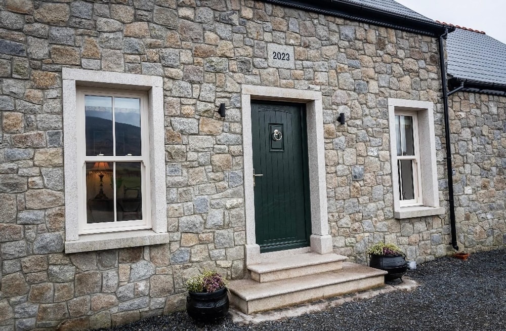 Nelly Daly's Barn - Sleeps 6 - Brand New - Parking