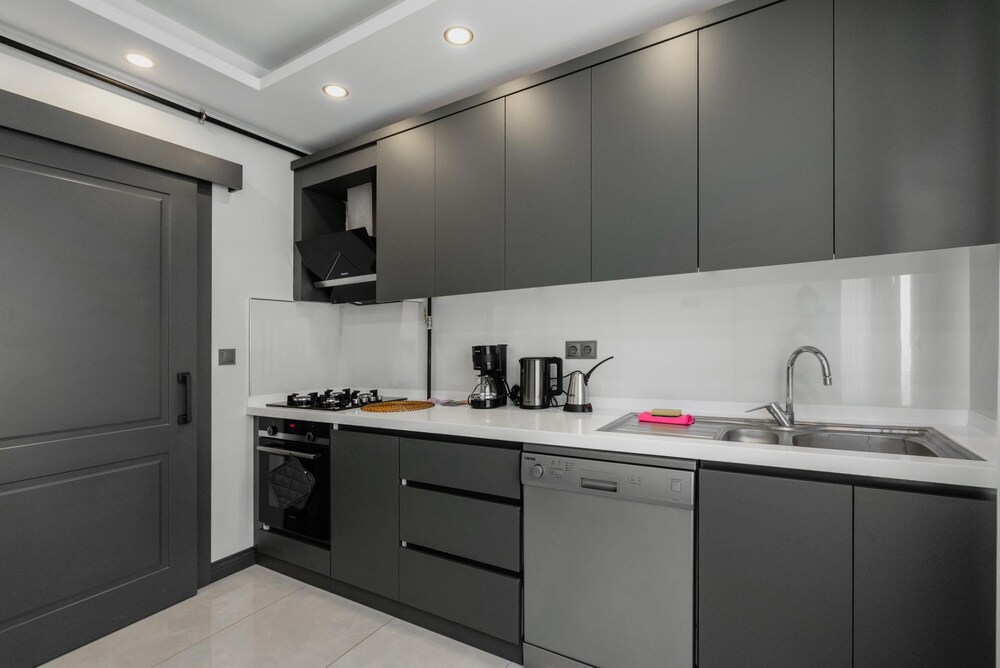 Duplex w Balcony Terrace 5 min to Beach