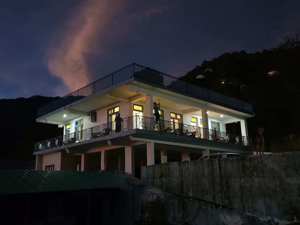 Aangan Royal Stay - Your Mountain Home in Dharamshala