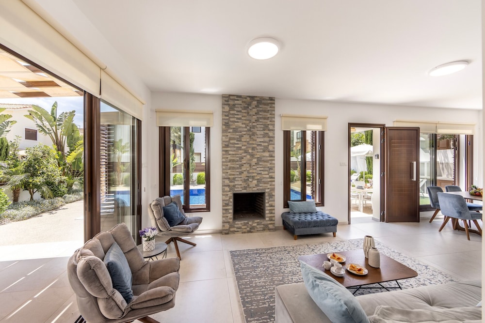 Ayia Napa Luxury Seaside Villa Ionion H15