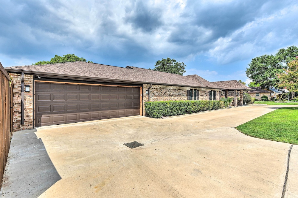 Luxury Granbury Home w/ Private Boat Dock!, photo 11