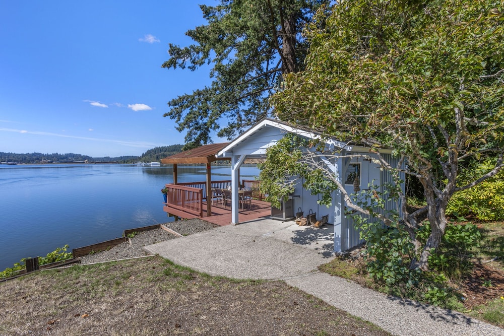 Captain s Retreat in Shelton