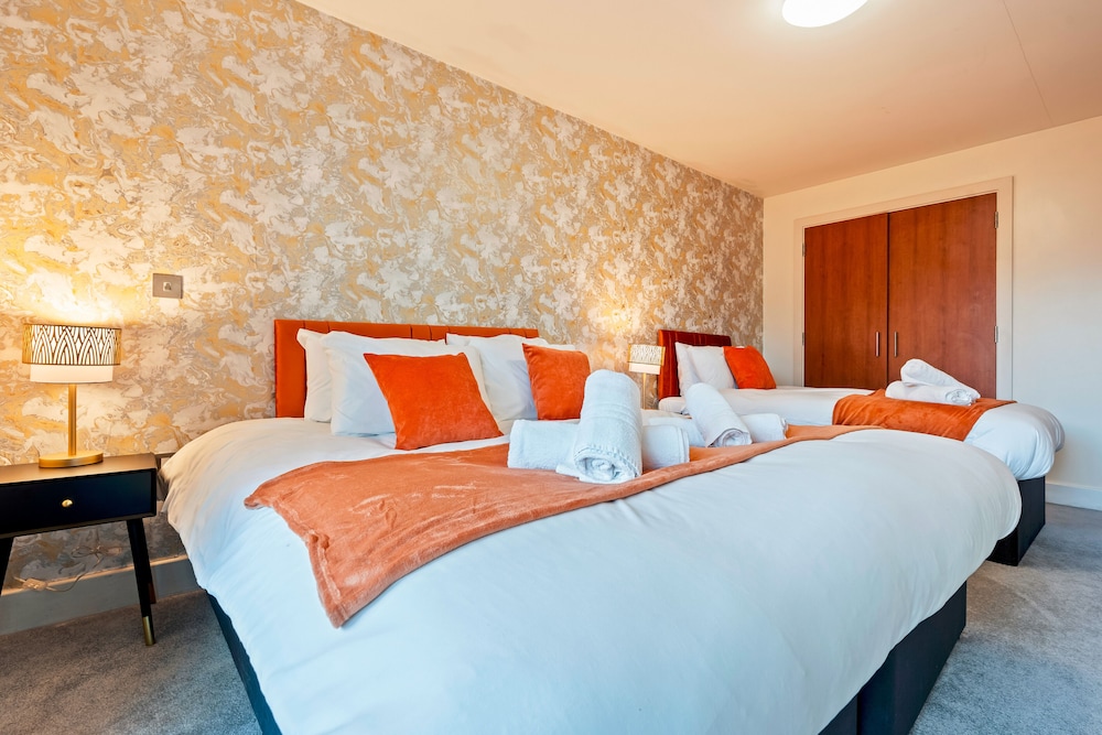 1 Bed Apartment Sleeps 5 - Balcony - Wifi & Tv