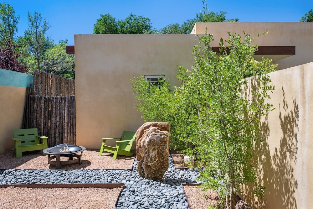 Casa Godzilla - Atomic Style in the Heart of Santa Fe view 3