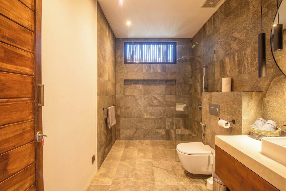 Modern 3BR Villa Enclosed Living