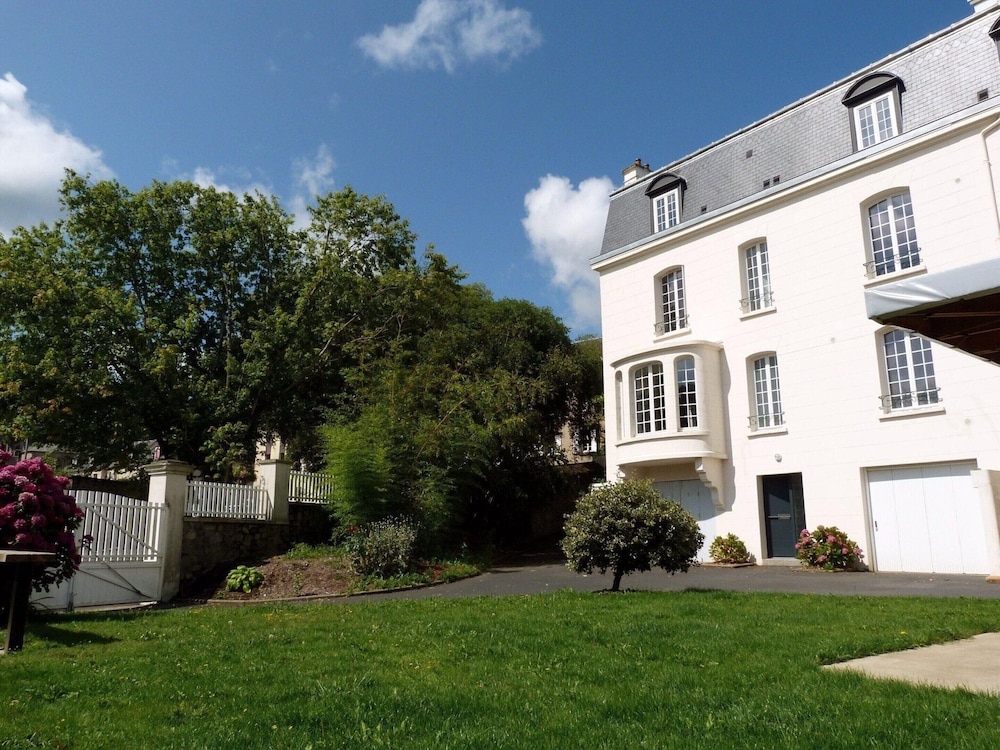 Comfortable Apartment in the Elegant Manor House