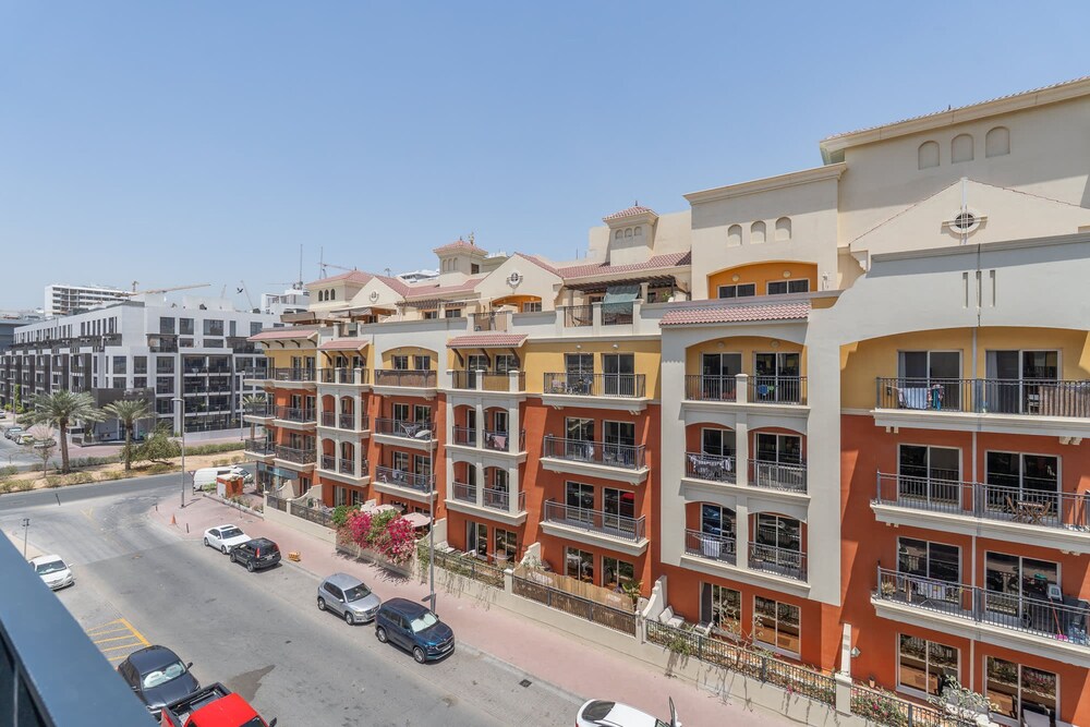 Spacious and Stunning Studio in The Heart of JVC