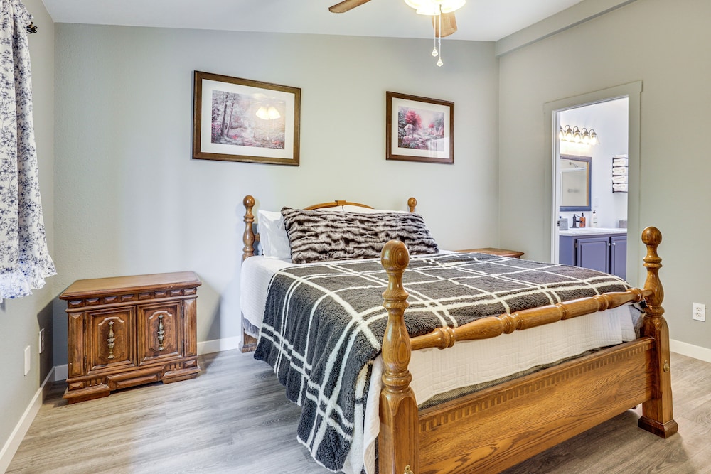 Charming Stayton Home w/ Deck + Smart TV! view 5