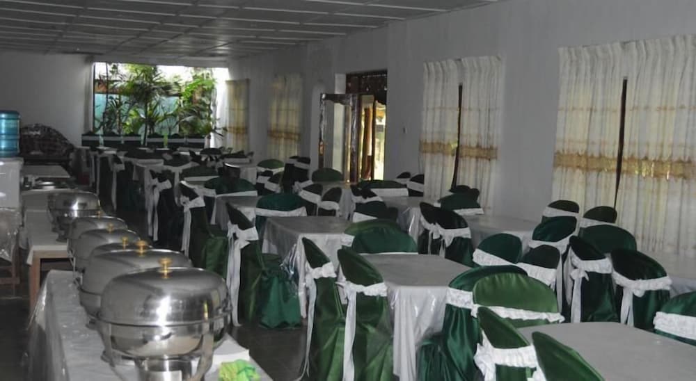 Green Valley Holiday Inn