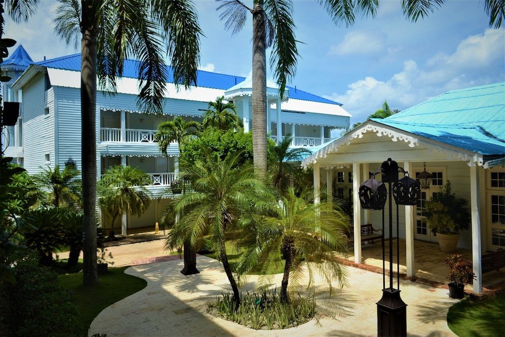 Hotel Victorian House - Image 1