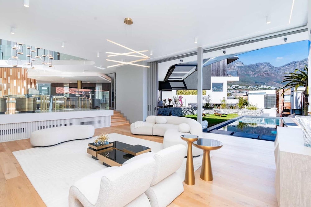 Grand Camps Bay 5bed w Views Pool Gym Villa Serena