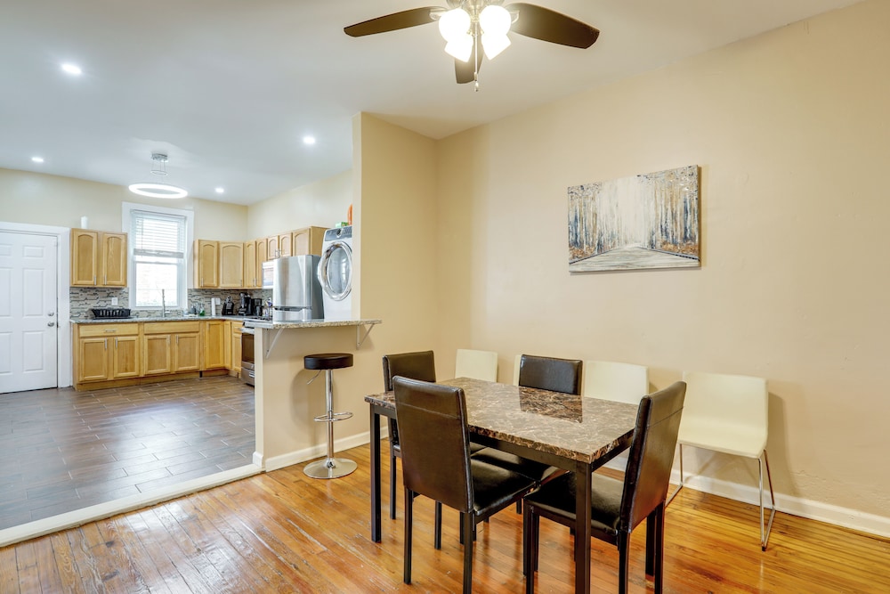 Private Backyard Jawn! Multi-level Philly Rowhouse