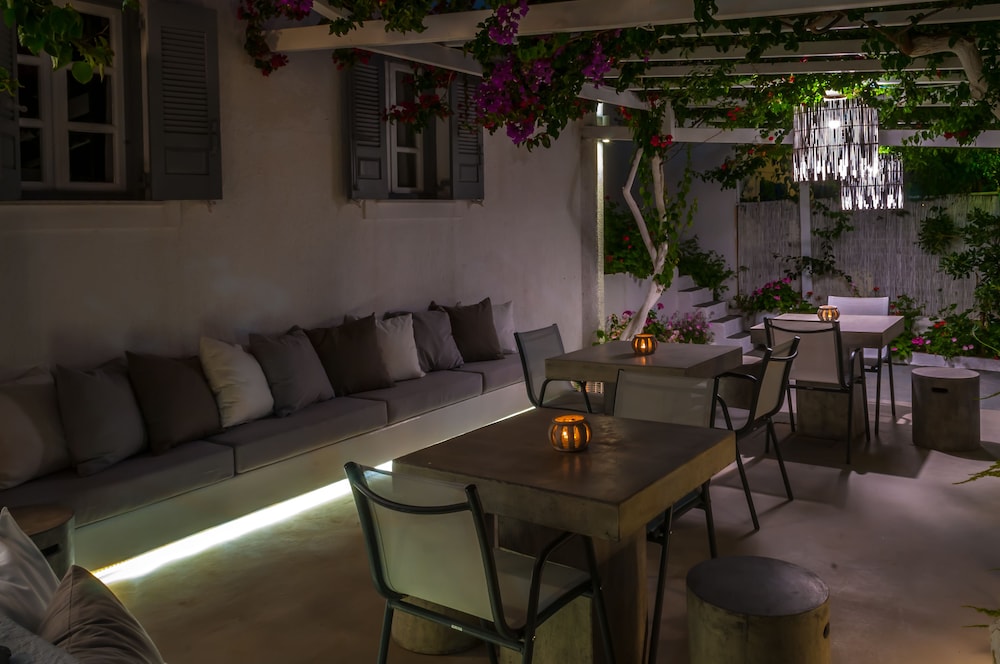 Milos Bay Suites