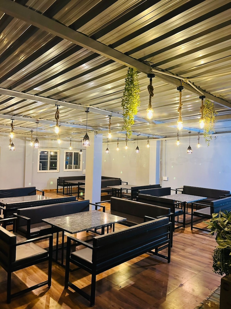 Hotel DVL INN- Near Jalmahal Jaipur