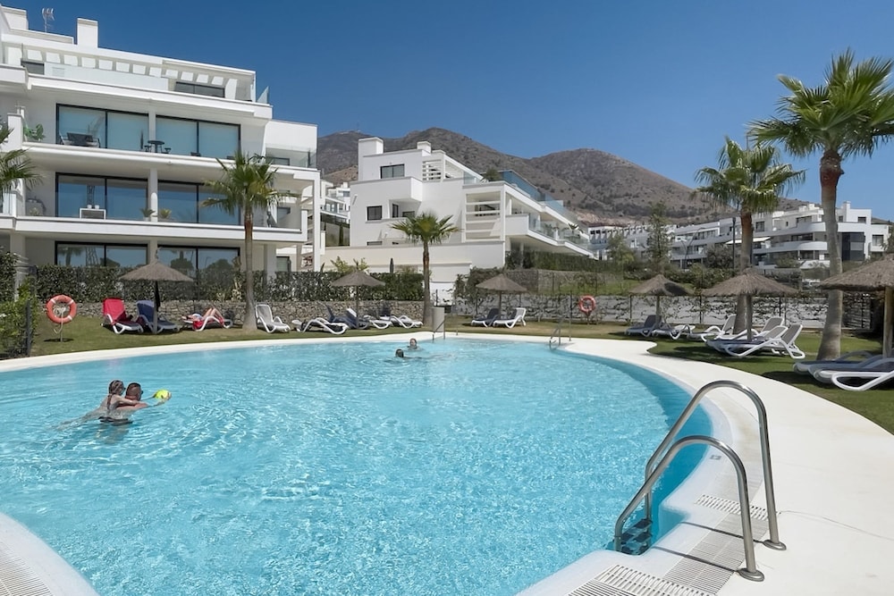Stylish Apartment With Large Terrace in Higueron