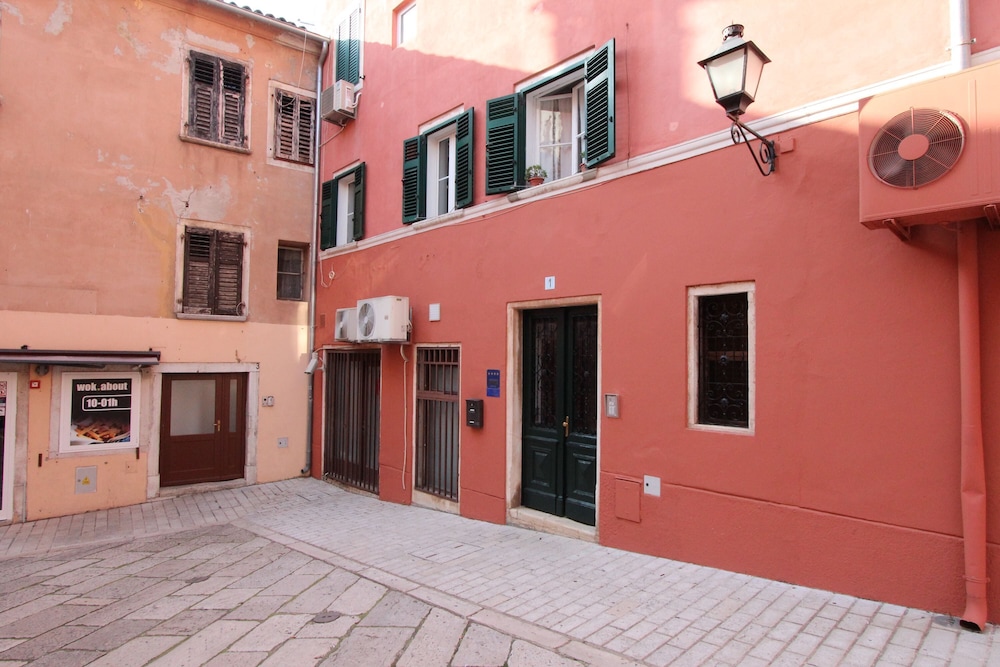 Apartment Zara photo 1