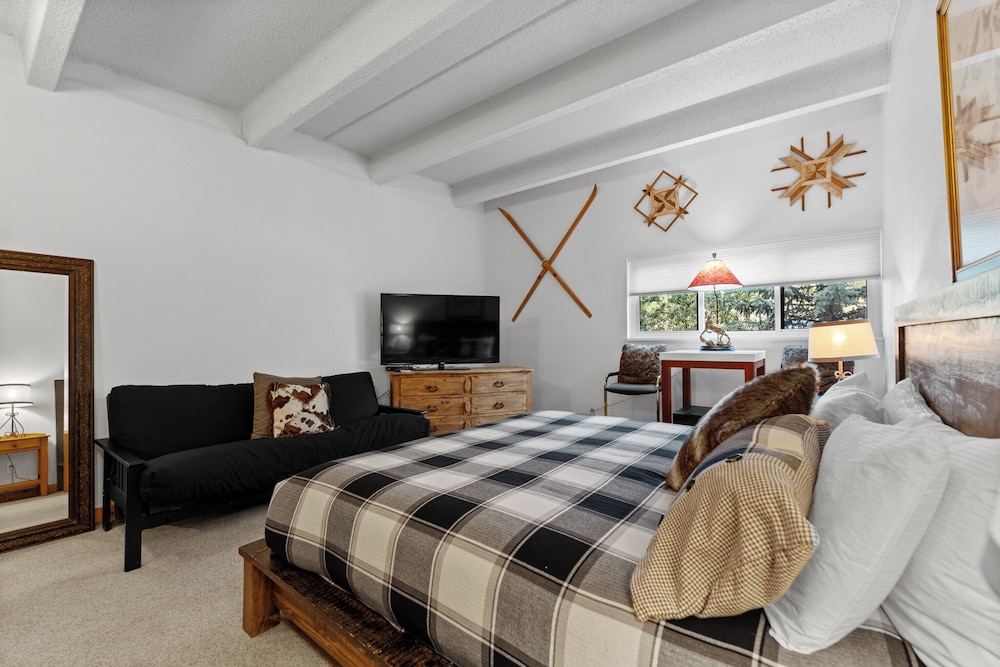 Summit House East #313