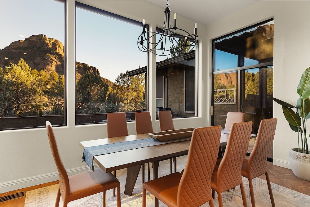 Mammoth Rock Splendor-close to Town Huge Spa Game Room