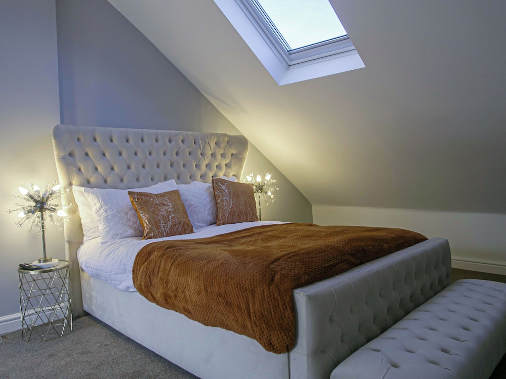 Cozy Riverside Retreat in Snodland