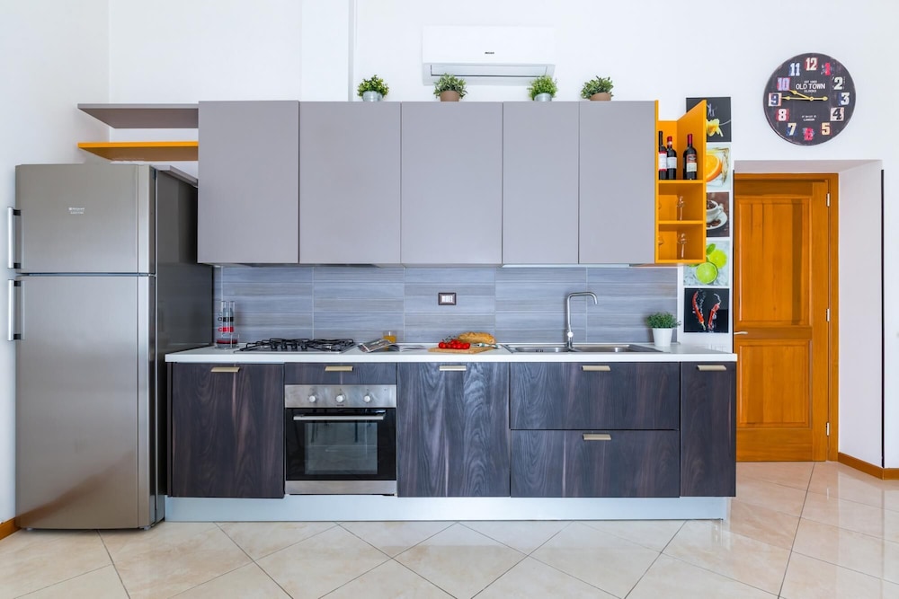 Modern Apartment Next to Piazza Dante photo 2