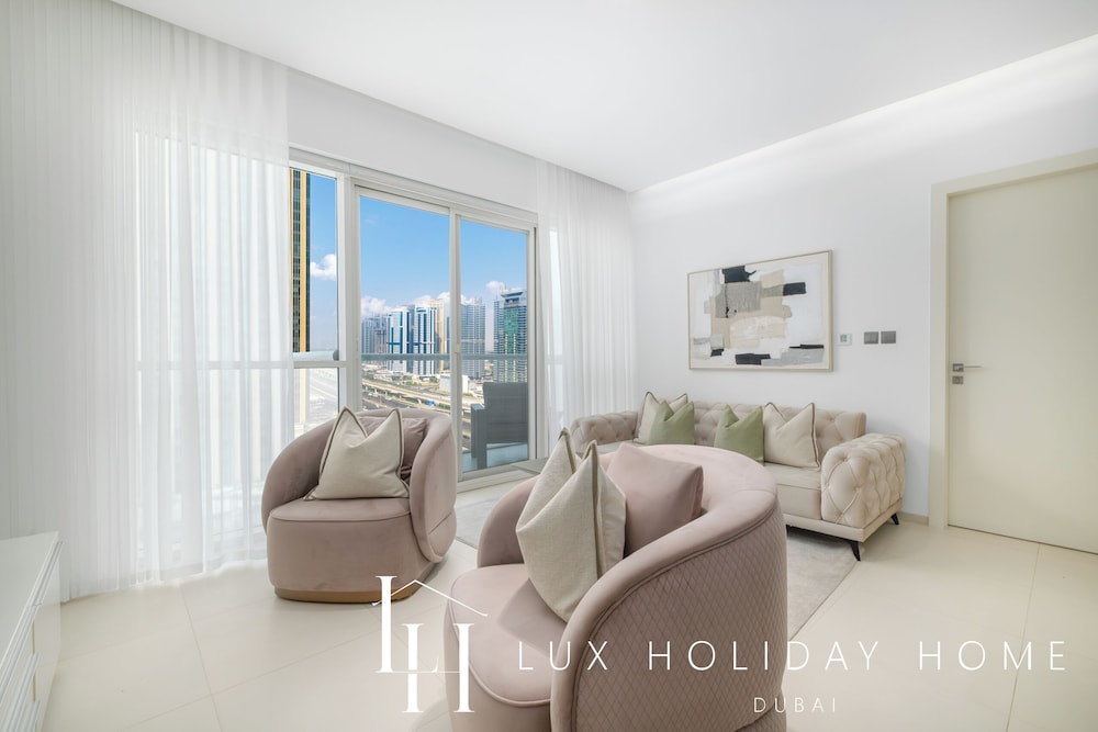 LUX  The West Avenue Dubai Marina Suite