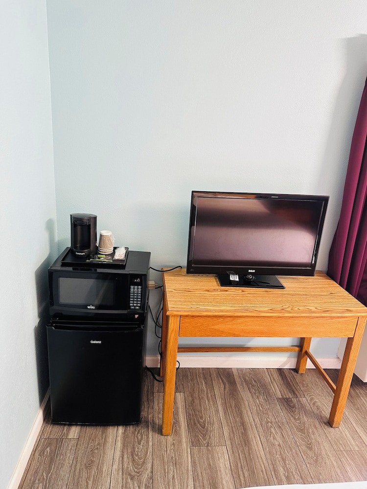 Emporia Vacations - Travel Inn  Suites - Property Image 23