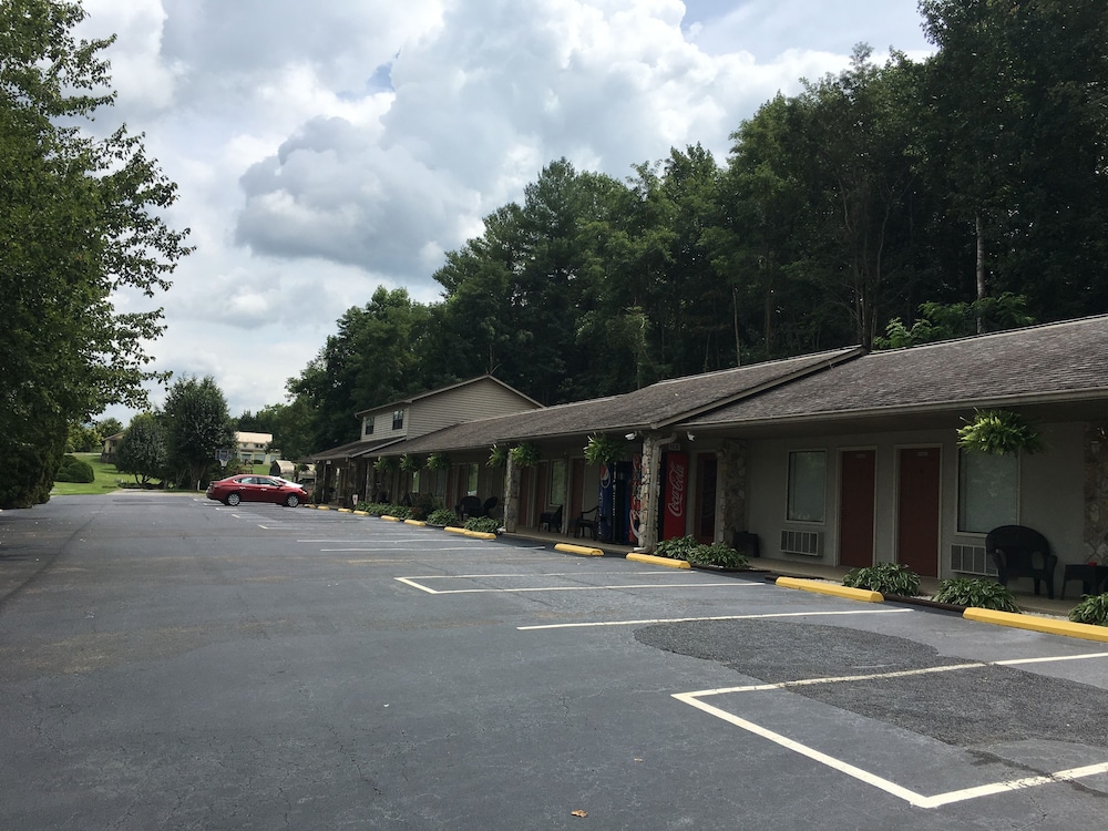 Chatuge Mountain Inn - Property Image 13