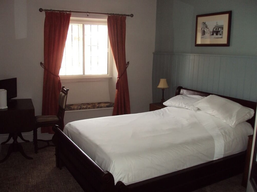 Warminster Vacations - George Inn, Mere - Property Image 3