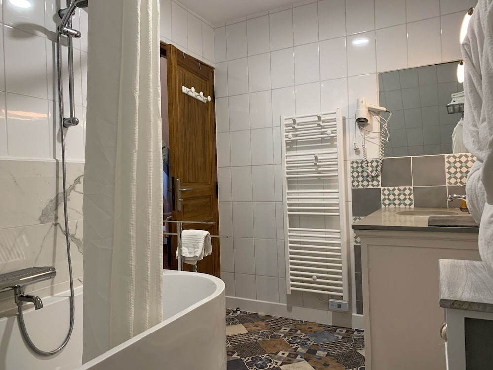 Le Noyer Residence - Property Image 30