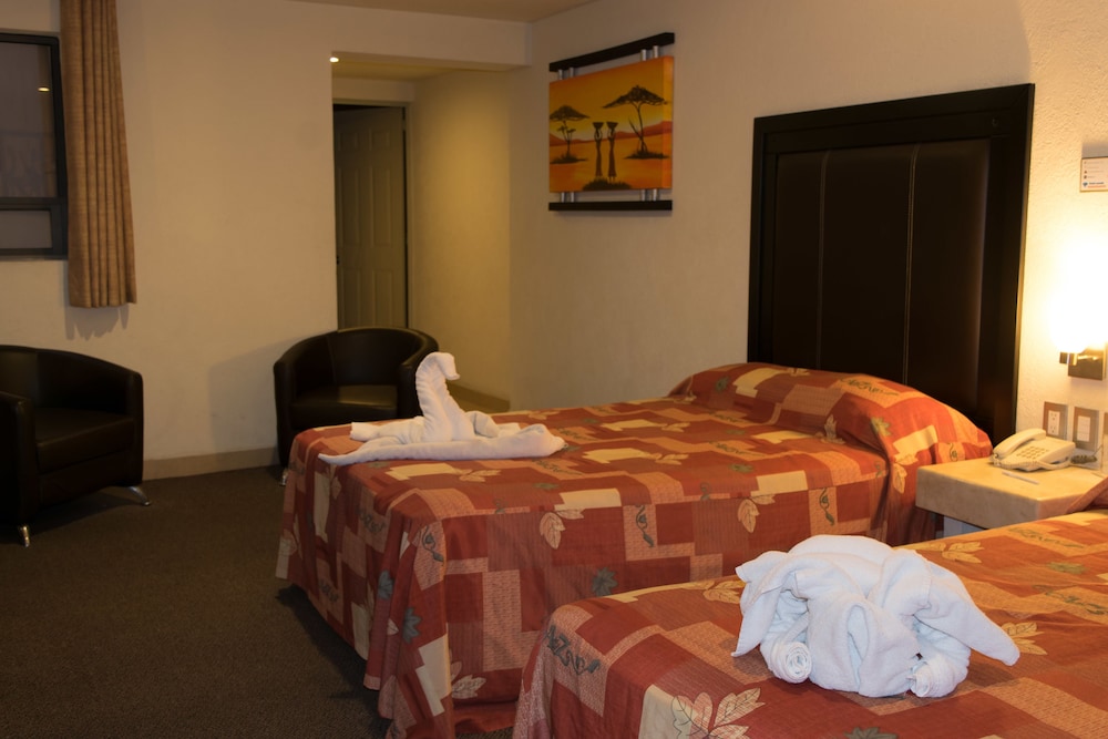 Elegant Villa W/private Pool/spa & Game Room! - Image 3