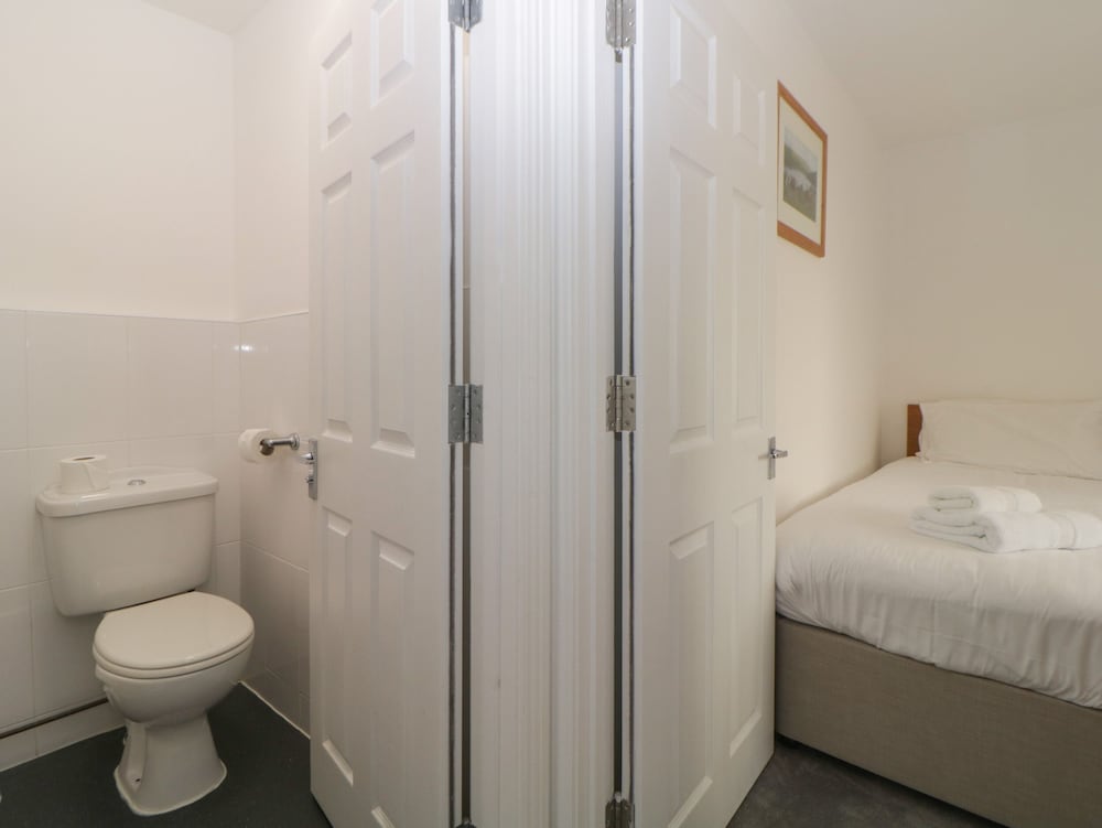 Harcombe House Bungalow 10