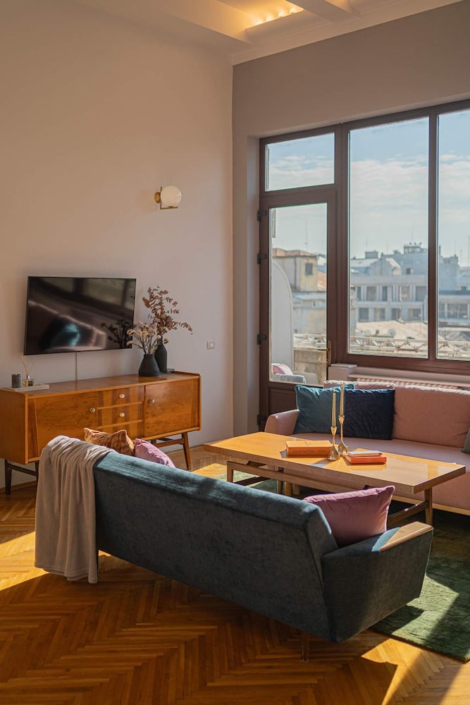 Spacious 3BR Atrium Penthouse Balcony Cismigiu
