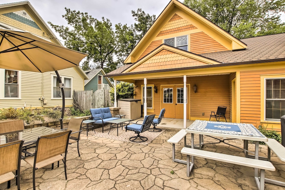 Dog-friendly Home w/ Balcony & Yard in Surgeon Bay view 5